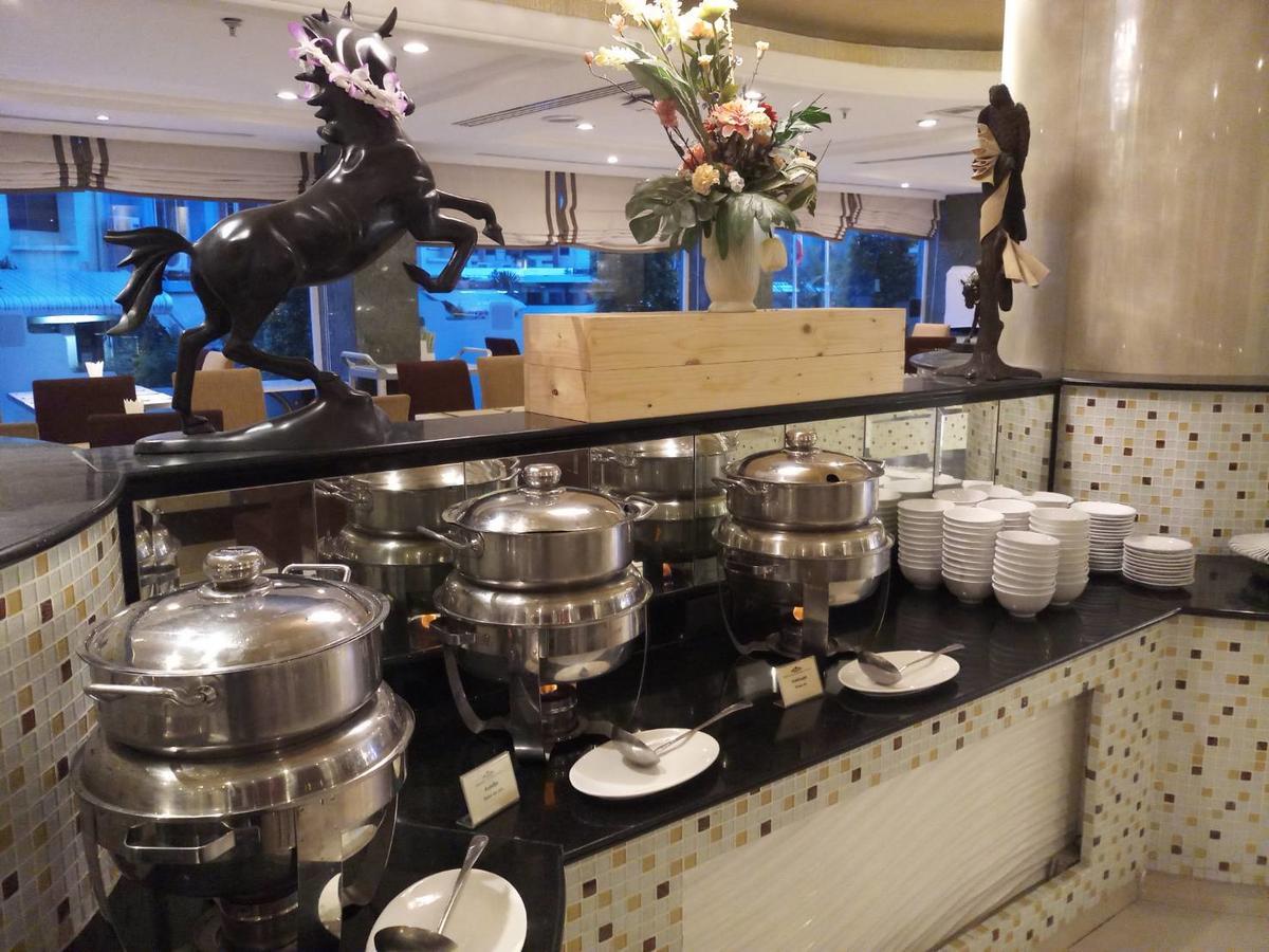 The Maruay Garden Hotel Bangkok Exterior foto