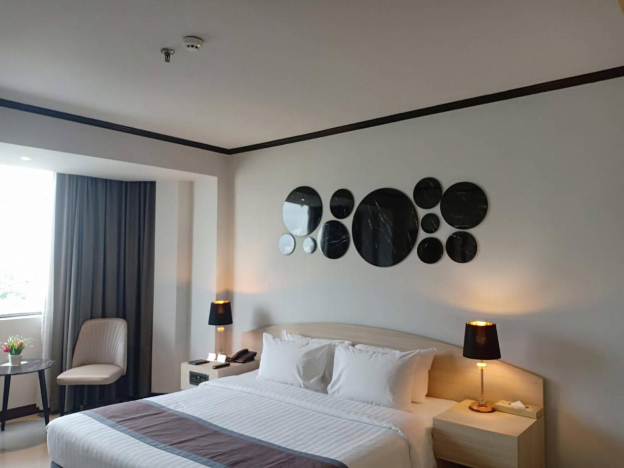 The Maruay Garden Hotel Bangkok Exterior foto